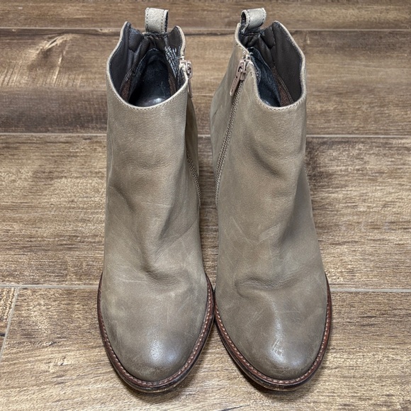 Blondo Waterproof Leather Ankle Boots Taupe – Women’s 10 - Picture 3 of 11